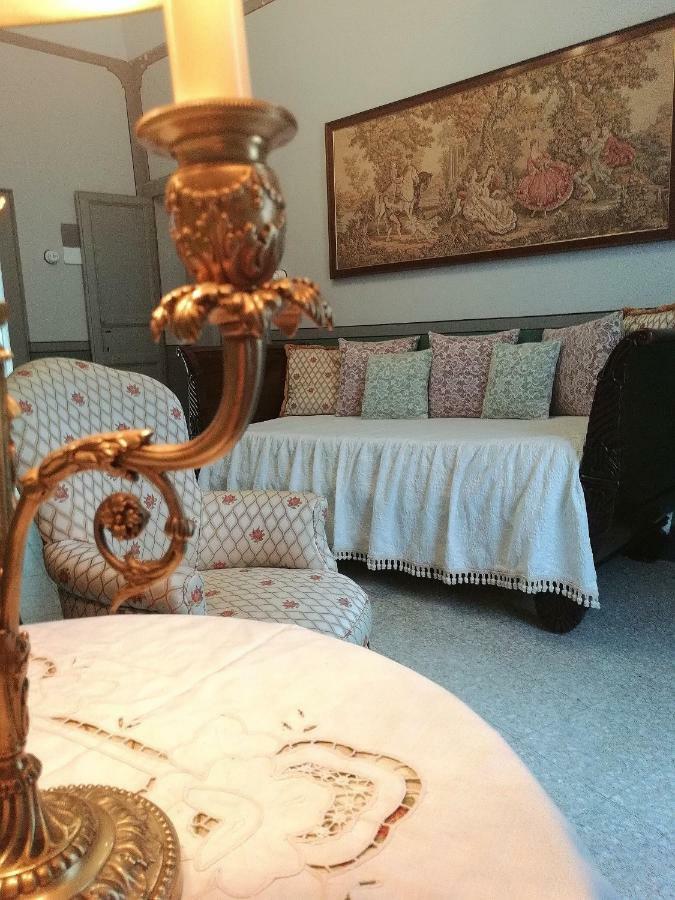 Adeste 41 شيكلي المظهر الخارجي الصورة